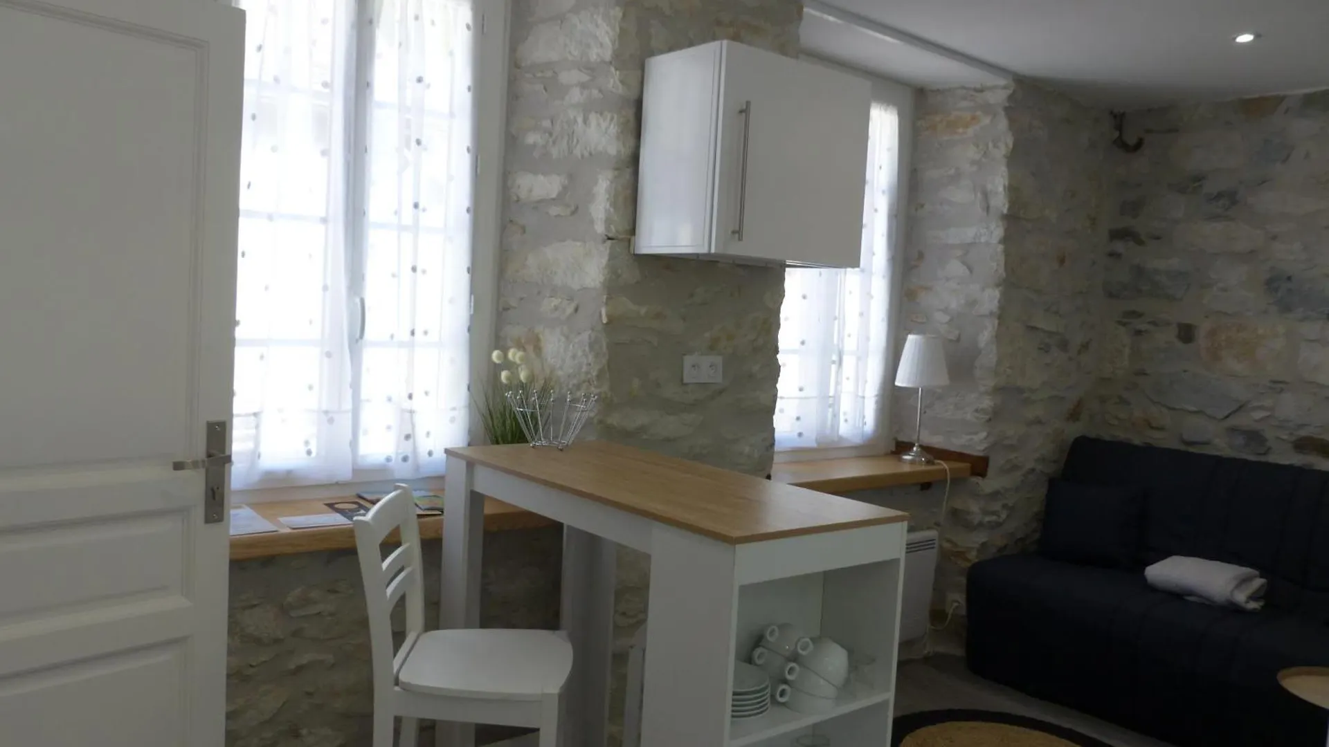 Les Studios De L'Isard سان-لاري